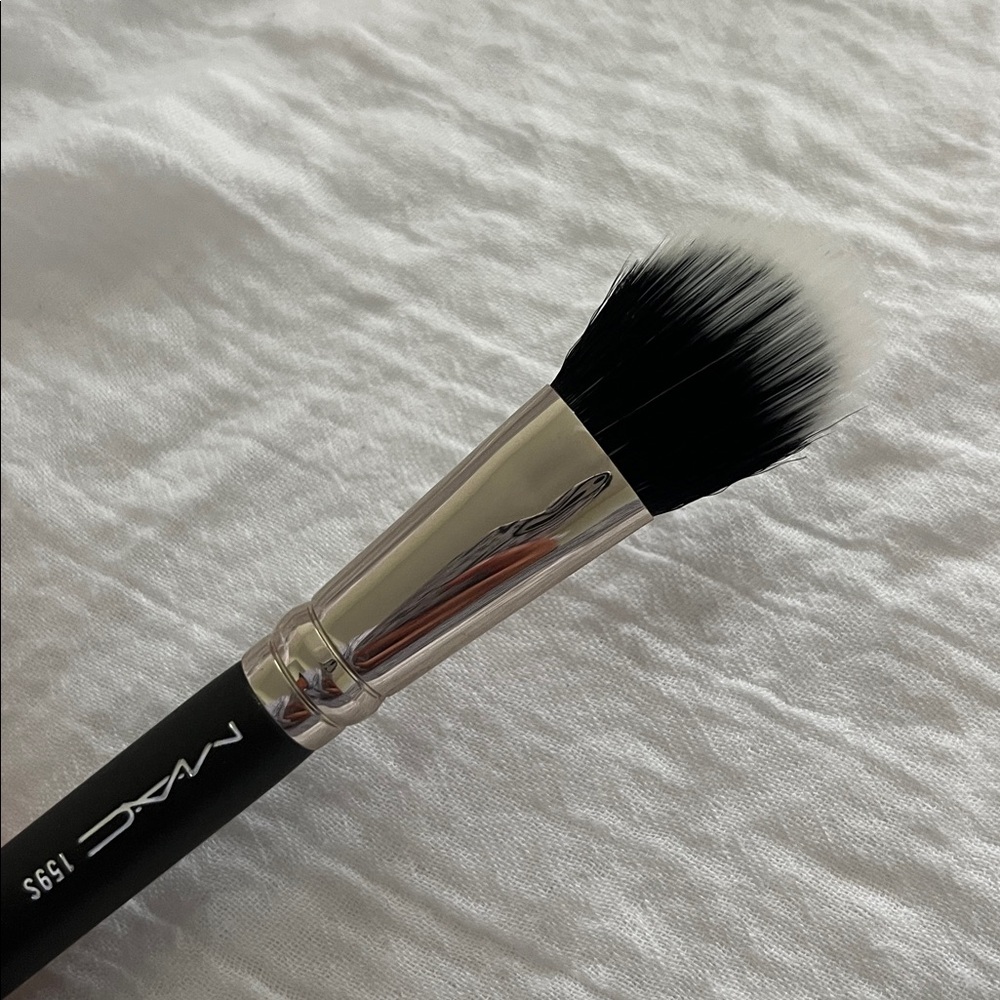 MAC 159S Duo Fibre Brush - Picture 2 of 2